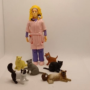Figura de acción Accoutrements Archie McPhee Crazy Cat Lady 2004 con 6 gatos - Imagen 1 de 4