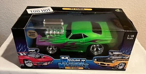 1:18 Muscle Machines 70 Cuda Green with Flames - Picture 1 of 4