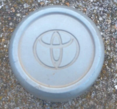 Центральный колпак колеса 1994 - 1997 TOYOTA RAV4 ТИХООКЕАНСКОЕ СЕРЕБРО PA66-GF30 крышка ступицы - Изображение 1 из 4