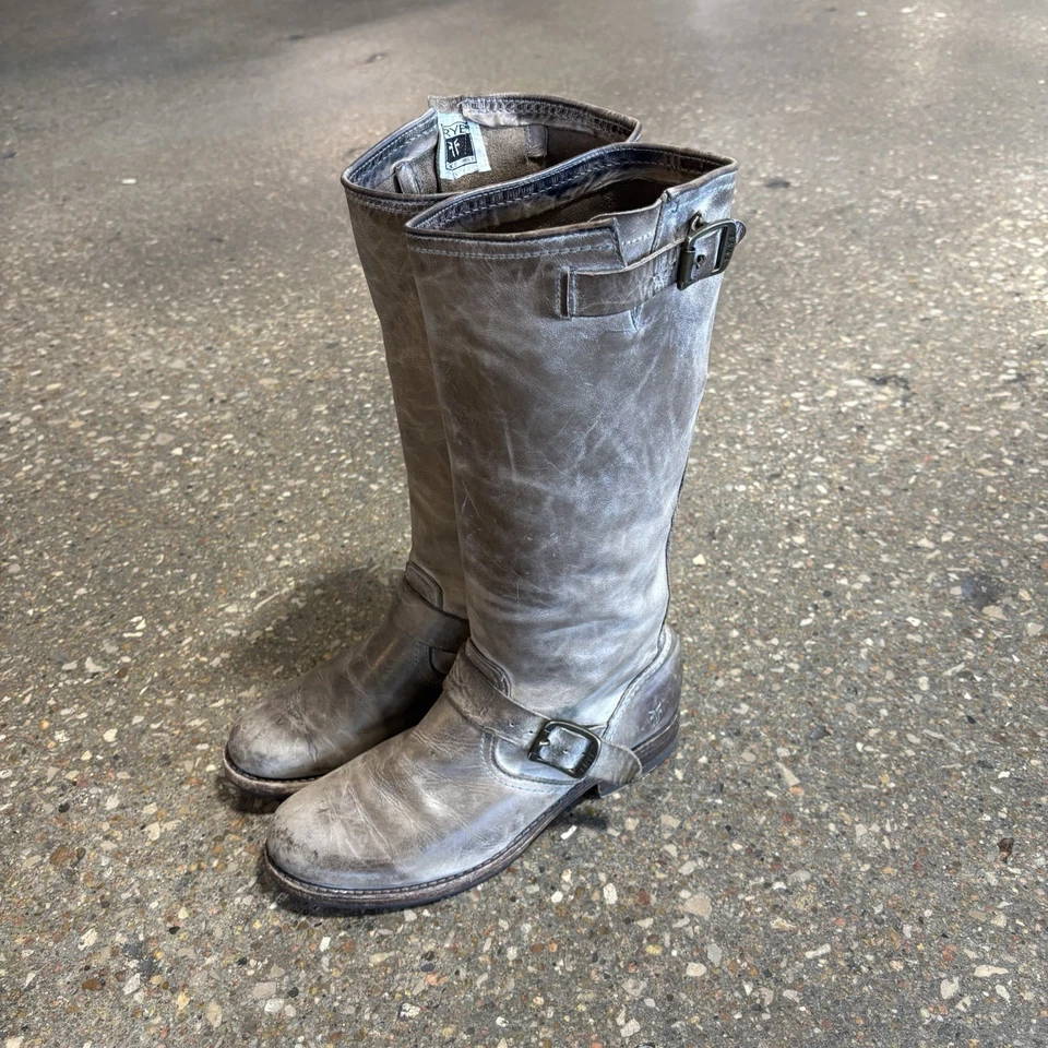 Botas femininas Frye com fivela dupla Veronica tamanho 9,5B couro cinza desgastado - Imagem 1 de 4