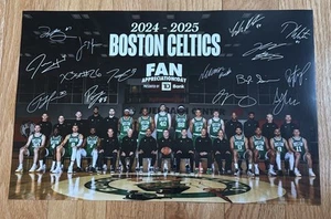 Poster Boston Celtics 2024 2025 intera squadra scansione autografi giorno apprezzamento tifosi - Foto 1 di 4