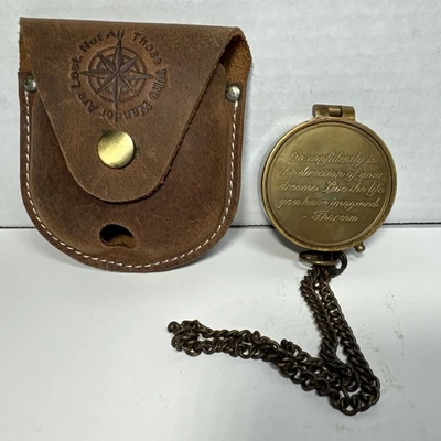 Brújula Grabada Thoreau “Ve Confidently” Con Estuche “No Todos Esos…” JRR Tolkien Foto 1 de 4