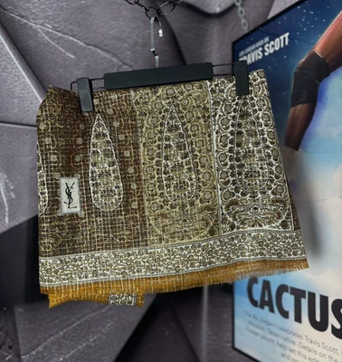 Bufanda de seda Yves Saint Laurent años 70 marrón logotipo cachemir vintage París Francia Foto 1 de 4