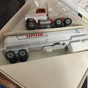 Winross Diecast 1/64 Scale Truck Carlos Leffler Propane Tanker - Picture 1 of 7