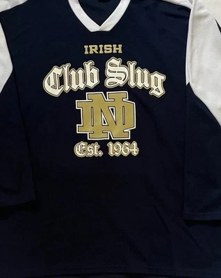 Camiseta Vintage Notre Dame Fighting Irish Club Slug Tamanho X-Grande Hóquei - Imagem 1 de 4