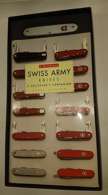 Navaja Suiza Victorinox SOLDADO con Libro Coleccionista Set 2005 Edición Oficial Foto 1 de 4