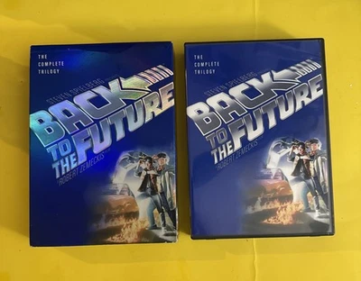 BACK TO THE FUTURE THE COMPLETE TRILOGY LIKE NEW W/SLIPCOVER & BOOKLET LIKE NEW - Imagem 1 de 4