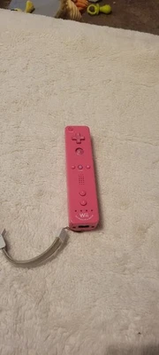 Mando Nintendo Wii rosa con MotionPlus interior Foto 1 de 4