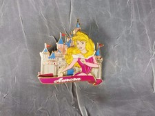 New Disneyland Resort Pin 3D Aurora Princess Castle Collector Series On Card Htf