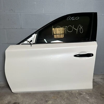 PUERTA DEL CONDUCTOR DELANTERA IZQUIERDA OEM BLANCA INFINITI RED SPORT Q50 2014 - 2024 Foto 1 de 4