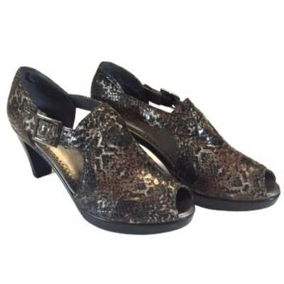 Zapatos de salón Bella Vita para mujer con estampado de serpiente punta abierta negro marrón hebilla de cuero talla 6 Foto 1 de 4