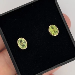 9ct Yellow Gold 1ct Peridot Stud Earrings Hallmarked - Picture 1 of 4