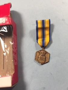 Miniatura US Air Force Commendation Medal, Avanguardia - (in org. scatola) - Foto 1 di 7