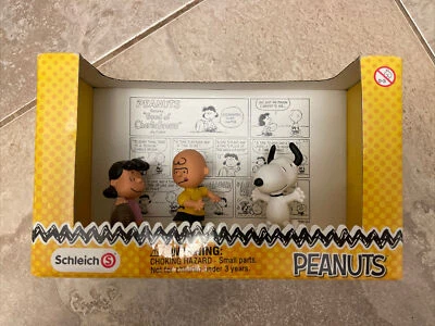 Peanuts Clásico Fútbol Paisaje Pack de 3 Mini Lucy, Charlie Brown, Snoopy NUEVO Foto 1 de 4