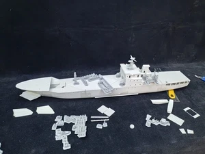 1/200/150/100 Type 072A-class landing ship/Yuting II Class Unpainted kit - Picture 1 of 7