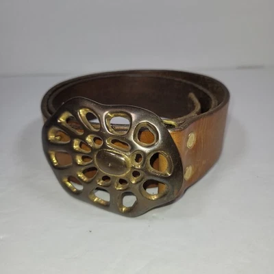 Hebilla de cinturón y cinturón de cuero abstracto modernista MCM vintage años 70 de latón macizo Foto 1 de 4