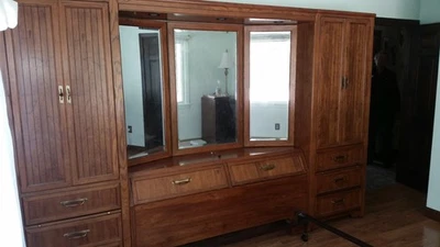 Cama e armários modulares Thomasville estilo campanha mística 3 seções - Imagem 1 de 4