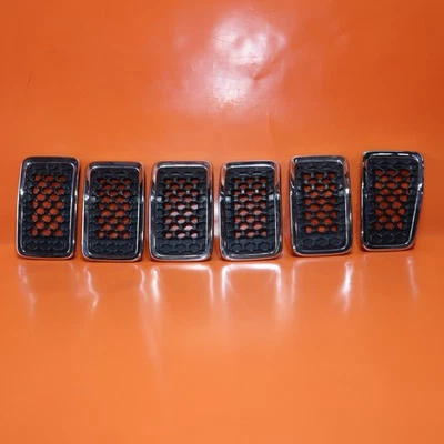 JEEP GRAND CHEROKEE GRILLE INSERTS 2019 2020 2021 2022 68323777AB OEM - Image 1 of 4