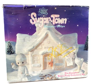 Juego de 8 piezas de iluminación de edificio Precious Moments Sugar Town Doctor's Office - Imagen 1 de 7