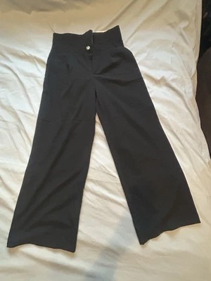 Pantalones de pierna ancha Forever 21 negros talla pequeña Foto 1 de 4