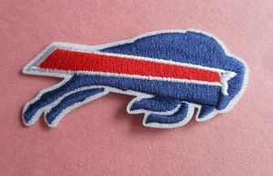 Nuevo parche bordado para planchar con logotipo de Buffalo Bills en corazón rojo de fútbol americano de la NFL 21/2" - Imagen 1 de 1
