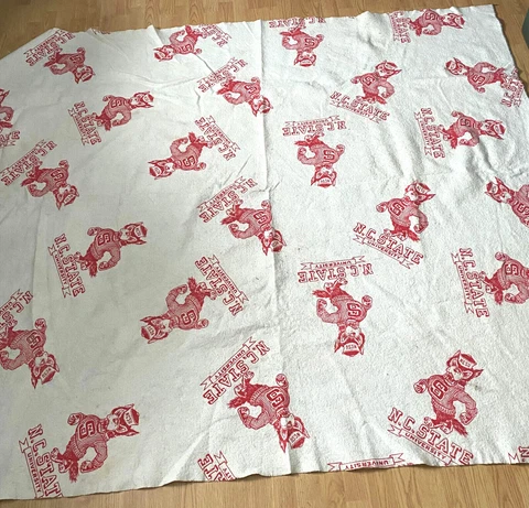 Vintage NC NCSU North Carolina State University Mascot Wolfpack Football Blanket Cover