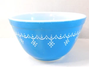 Pyrex Snowflake Blue 1.5 Pint Mixing Bowl 5.5 inch 70s Vintage Corning USA - Picture 1 of 7