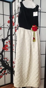 Red Valentino Chic black and Beige dress. Features a striking red rose NWT $1995 - Picture 1 of 10