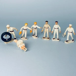 VINTAGE BRITAINS FIGURES GARAGE ATTENDANTS FORECOURT X7 TRACKSIDE SCENERY PEOPLE - Picture 1 of 9