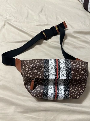 Burberry Fanny Pack Men - Image 1 of 2