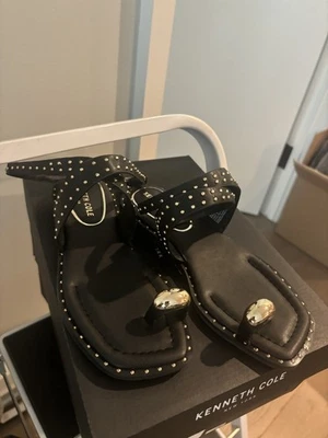 Sandalia Kenneth Cole Raven de cuero con tachuelas talla 6 nueva en caja Foto 1 de 3