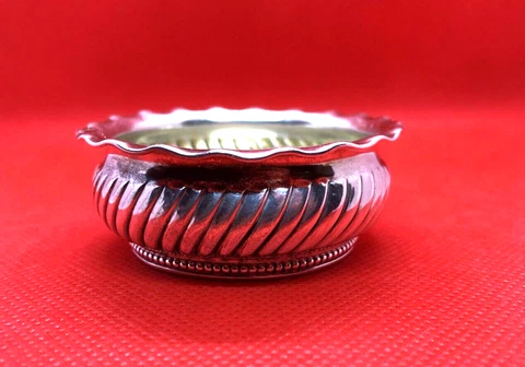 Gorham sterling silver salt cellar model # 2390 w/a curved fluting center design Cover