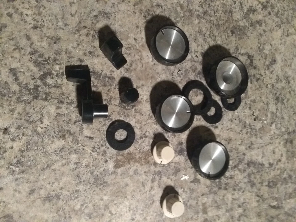 Sony TC-530 Juego completo de perillas de volumen con perilla de velocidad de fieltro y botón de pausa Foto 1 de 1