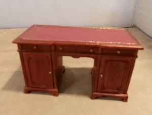 DOLLHOUSE MINIATURE BESPAQ COURTLAND STUDY LEATHER TOP DESK 1'' SCALE MINT NEW - Picture 1 of 4