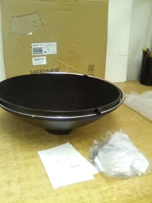 Plato de belleza Neewer 16" con calcetín difusor blanco para fotografía Foto 1 de 4