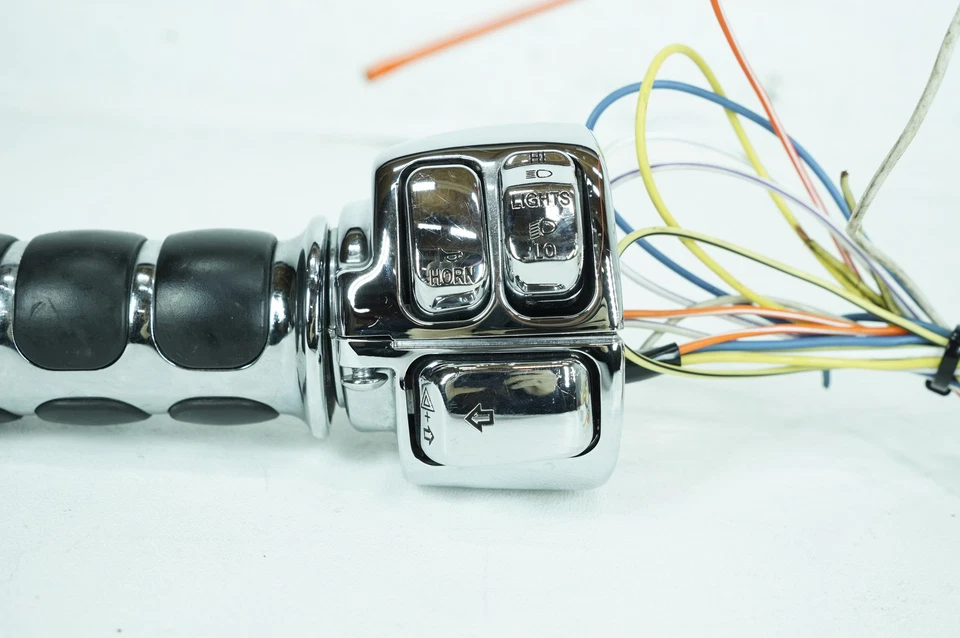 Harley Softail Heritage 2004 OEM intermitentes izquierdo faros interruptores controles Foto 1 de 4