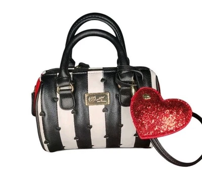 Bolso Bandolera Betsey Johnson Luv Betsey Pequeño Barril Rayas con Corazones Foto 1 de 4