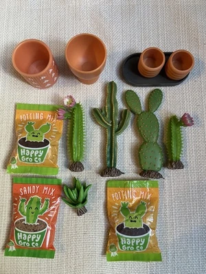 Lote de macetas, bolsas de mezcla y suculentas Miniverse Happy Gro Co Cactus Plant  Foto 1 de 2