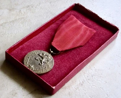 CHECOSLOVAQUIA MEDALLA DEL TRABAJO DE LA ERA COMUNISTA: POR EL SERVICIO A LA PATRIA Foto 1 de 4