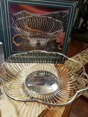 Cesta plateada International Silver Company 1991 9,75" diámetro con caja Foto 1 de 4