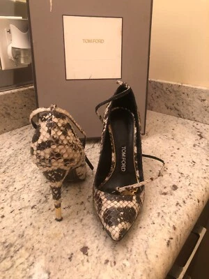 Tacones Tom Ford Pyton Lock & Key Print blanco y negro 39,5 $2250 Foto 1 de 4