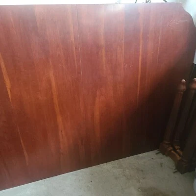 Mesa de comedor diseñada por Bob Timberlake por LEXINGTON INDUSTRIES  Foto 1 de 3