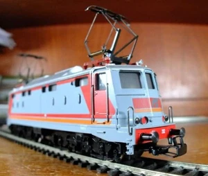 Marklin 3162 HO gauge FS E424 electric locomotive in grey/red livery - Picture 1 of 16