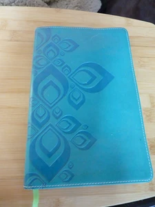 The Holy Bible New International Version Faux Leather Paperback 2010 - Imagen 1 de 5