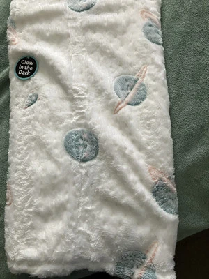 Tiro de felpa Tiny Dreamers brilla en la oscuridad Foto 1 de 4