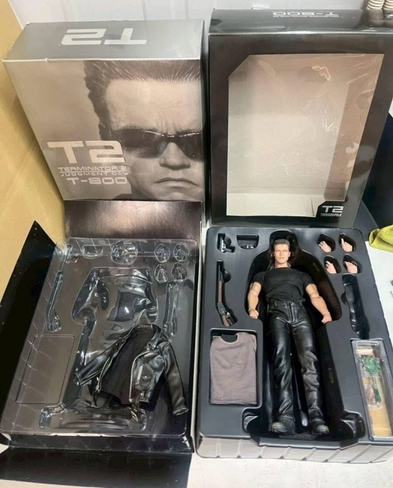 Hot Toys T2 Terminator 2 Judgment Day T-800 1/6 Action Figure MMS117 - Image 1 of 4
