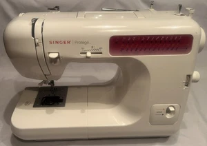 SUPER NICE 💥💥 Singer Protege Sewing Machine 2639 + Extras *Tested Works* - Picture 1 of 10