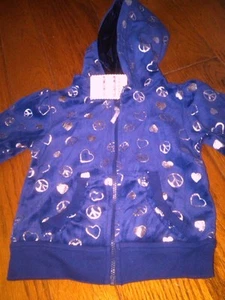 GIACCA CON CAPPUCCIO VIOLA NUOVA CON ETICHETTE $24 BAMBINA CON SEGNI DI PACE METALLIZZATI CUORI 2T - Foto 1 di 3