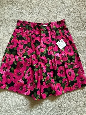 Bermudas plisadas rosa floral cintura alta Zara para mujer talla pequeña Foto 1 de 4