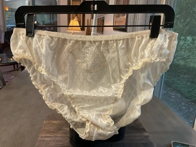 BRAGAS de Colección Undercover Wear Brief Off White Color Crema Talla 3 XL Debe Leer Nuevas Sin Etiquetas Foto 1 de 3